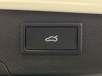 VOLKSWAGEN Passat 1.5 Tsi Ehybrid R-Line 5Dr Dsg