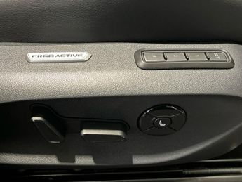 VOLKSWAGEN Passat 1.5 Tsi Ehybrid R-Line 5Dr Dsg