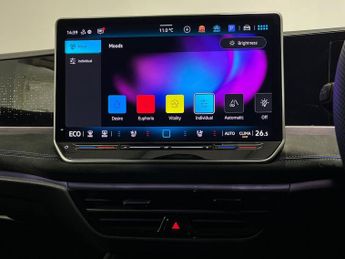 VOLKSWAGEN Passat 1.5 Tsi Ehybrid R-Line 5Dr Dsg