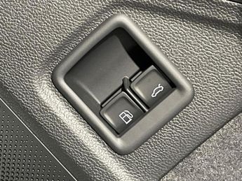 VOLKSWAGEN Passat 1.5 Tsi Ehybrid R-Line 5Dr Dsg