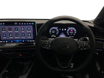 VOLKSWAGEN Passat 1.5 Tsi Ehybrid R-Line 5Dr Dsg