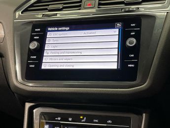 VOLKSWAGEN TIGUAN ALLSPACE 1.5 Tsi Life Suv 5Dr Petrol Dsg Euro 6 (S/S) (150 Ps)