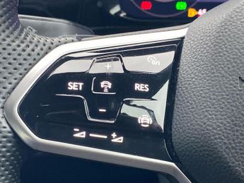 VOLKSWAGEN GOLF 1.5 Etsi Mhev R-Line Hatchback 5Dr Petrol Hybrid Dsg Euro 6 (S/S