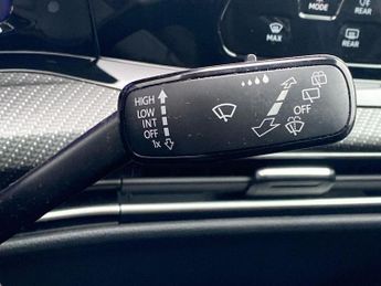 VOLKSWAGEN GOLF 1.5 Etsi Mhev R-Line Hatchback 5Dr Petrol Hybrid Dsg Euro 6 (S/S