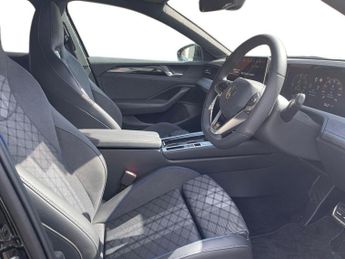 VOLKSWAGEN PASSAT 1.5 Tsi Ehybrid 272 R-Line 5Dr Dsg