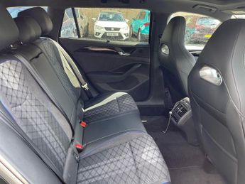 VOLKSWAGEN PASSAT 1.5 Tsi Ehybrid 272 R-Line 5Dr Dsg