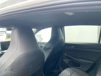 VOLKSWAGEN GOLF 2.0 Tdi R-Line Hatchback 5Dr Diesel Dsg Euro 6 (S/S) (150 Ps)