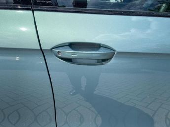 VOLKSWAGEN PASSAT 1.5 Tsi Ehybrid 19.7Kwh R-Line Estate 5Dr Petrol Plug-In Hybrid 