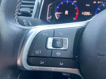 VOLKSWAGEN T-ROC 1.5 Tsi Evo R-Line 5Dr Dsg