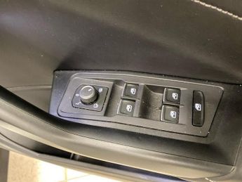 VOLKSWAGEN T-ROC 2.0 Tsi R-Line Suv 5Dr Petrol Dsg 4Motion Euro 6 (S/S) (190 Ps)