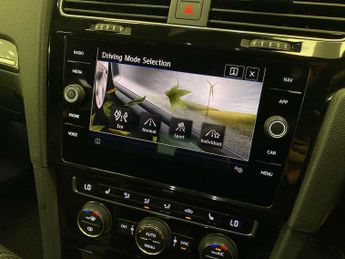 VOLKSWAGEN GOLF 1.5 Tsi Evo R-Line Edition Hatchback 5Dr Petrol Dsg Euro 6 (S/S)