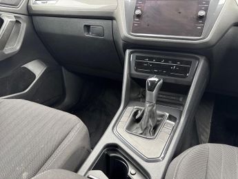 VOLKSWAGEN TIGUAN ALLSPACE 2.0 Tdi Life Suv 5Dr Diesel Dsg Euro 6 (S/S) (150 Ps)