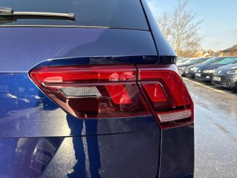 VOLKSWAGEN TIGUAN ALLSPACE 2.0 Tdi Life Suv 5Dr Diesel Dsg Euro 6 (S/S) (150 Ps)