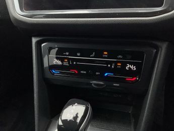 VOLKSWAGEN TIGUAN ALLSPACE 2.0 Tdi Life Suv 5Dr Diesel Dsg Euro 6 (S/S) (150 Ps)