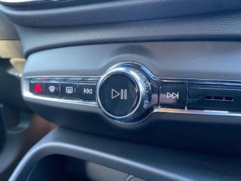 VOLVO EX40 Ex40 185Kw Extended Range Plus 82Kwh 5Dr Auto Estate