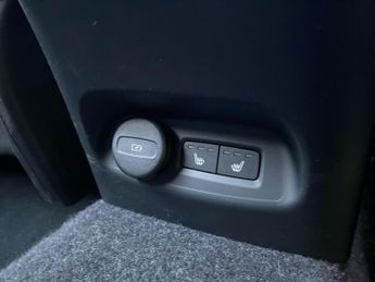 VOLVO EX40 Ex40 185Kw Extended Range Plus 82Kwh 5Dr Auto Estate