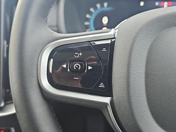 VOLVO XC90 2.0 B5P Ultra Dark 5Dr Awd Geartronic