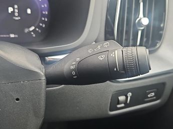 VOLVO XC60 Volvo Xc60 Momentum B5 Mhev Aut