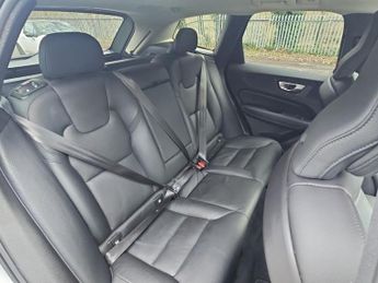 VOLVO XC60 Volvo Xc60 + B5 Mhev Awd Auto