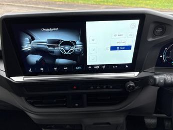 VOLKSWAGEN TRANSPORTER T32 65Kwh Commerce Pro Kombi Double Cab 5Dr Electric Auto Swb (2