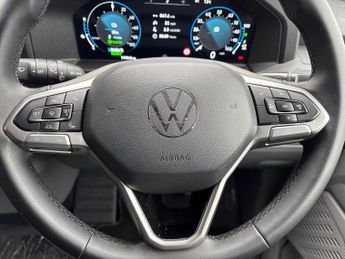 VOLKSWAGEN TRANSPORTER T32 65Kwh Commerce Pro Kombi Double Cab 5Dr Electric Auto Swb (2