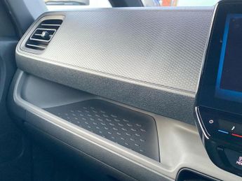 VOLKSWAGEN ID. BUZZ 150Kw Commerce 77Kwh Auto