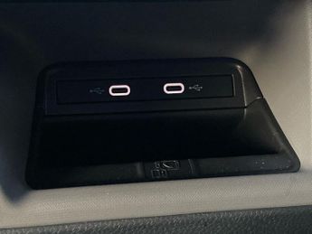 VOLKSWAGEN ID. BUZZ 150Kw Commerce 77Kwh Auto