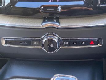 VOLVO XC60 2.0 B5 Mhev Inscription Suv 5Dr Petrol Hybrid Auto Euro 6 (S/S) 