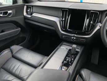 VOLVO XC60 2.0 B5 Mhev R-Design Suv 5Dr Petrol Hybrid Auto Euro 6 (S/S) (25