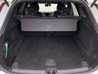 VOLVO XC60 2.0 B5 Mhev R-Design Suv 5Dr Petrol Hybrid Auto Euro 6 (S/S) (25