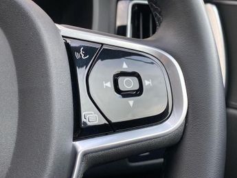 VOLVO XC60 2.0 B5 Mhev R-Design Suv 5Dr Petrol Hybrid Auto Euro 6 (S/S) (25