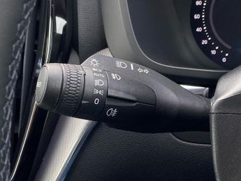 VOLVO XC60 2.0 B5 Mhev R-Design Suv 5Dr Petrol Hybrid Auto Euro 6 (S/S) (25