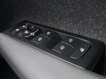 VOLVO XC40 1.5H T4 Recharge 10.7Kwh Inscription Suv 5Dr Petrol Plug-In Hybr