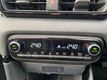 TOYOTA YARIS 1.5 Hybrid Excel 5Dr Cvt