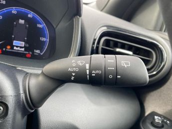 TOYOTA YARIS 1.5 Hybrid Excel 5Dr Cvt
