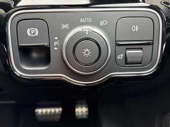 MERCEDES-BENZ CLA Cla 200 Amg Line Premium + Night Ed 4Dr Tip Auto