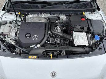 MERCEDES-BENZ CLA Cla 200 Amg Line Premium + Night Ed 4Dr Tip Auto