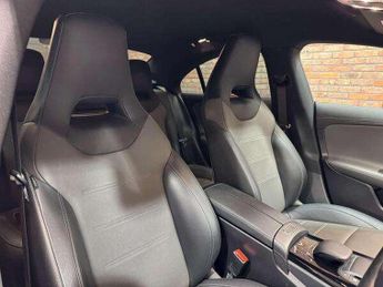 MERCEDES-BENZ CLA Cla 180 Amg Line Premium 4Dr Tip Auto