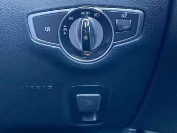 MERCEDES-BENZ E CLASS E220D Amg Line Premium 2Dr 9G-Tronic