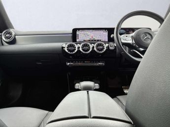 MERCEDES-BENZ CLA Cla 220D Amg Line Premium 4Dr Tip Auto