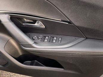 PEUGEOT 2008 2008 100Kw Allure Premium 50Kwh 5Dr Auto [11Kwch] Estate