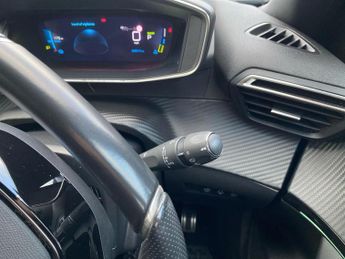 PEUGEOT 2008 2008 100Kw Allure Premium 50Kwh 5Dr Auto [11Kwch] Estate