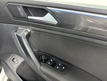 VOLKSWAGEN TIGUAN 1.5 Tsi Elegance Suv 5Dr Petrol Dsg Euro 6 (S/S) (150 Ps)