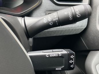 RENAULT CLIO 1.6 E-Tech Techno Hatchback 5Dr Petrol Hybrid Auto Euro 6 (S/S) 