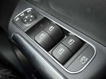 MERCEDES-BENZ GLA Gla 200 Amg Line Executive 5Dr Auto