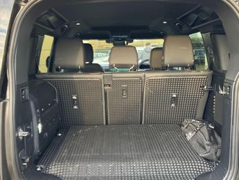 LAND ROVER DEFENDER 2.0 P300E X-Dynamic Se 110 5Dr Auto
