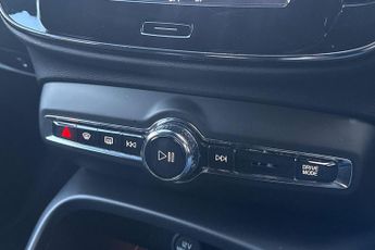 VOLVO XC40 Xc40 2.0 B4P R Design Pro 5Dr Auto Estate