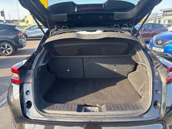 NISSAN JUKE 1.6 N-Connecta Suv 5Dr Petrol Hybrid Auto Euro 6 (143 Ps)