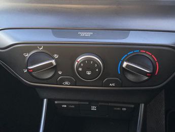 HYUNDAI BAYON 1.0 T-Gdi Mhev Se Connect Suv 5Dr Petrol Hybrid Dct Euro 6 (S/S)