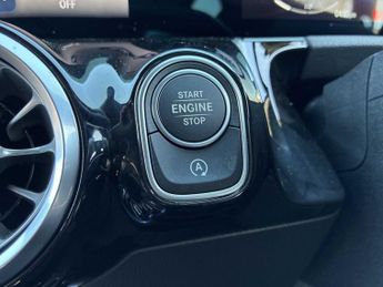 MERCEDES-BENZ GLA Gla 200 Amg Line Executive 5Dr Auto